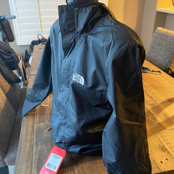 Brand new North Face “ jacket “ - Picture 15 of 15